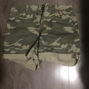 Camo short short
